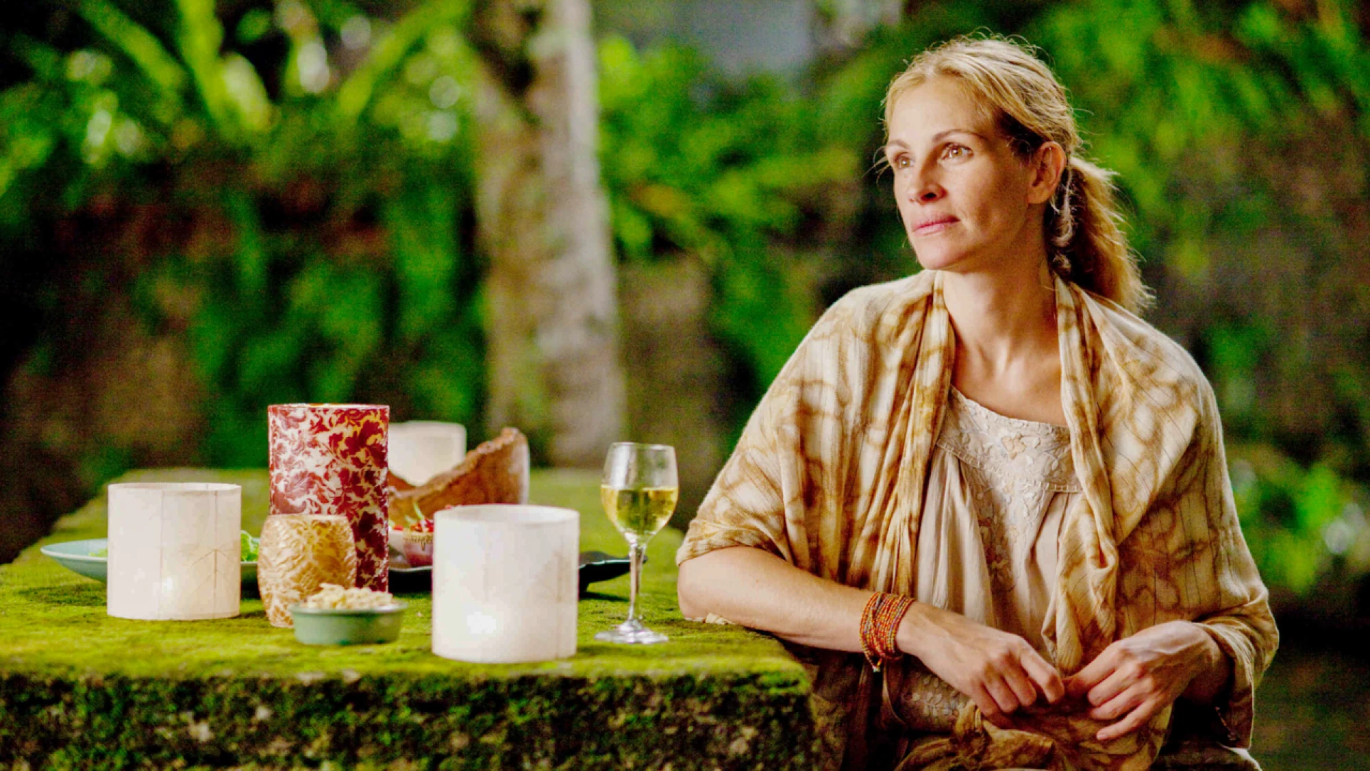 Elizabeht, en su momento de reflexión de  sobre sus viviencias actuales y las que espera vivir a futuro.