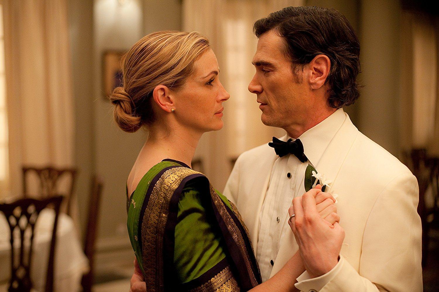 Aunque todavía guarda algo de afecto por él, la ruptura le permite finalmente liberarse de expectativas ajenas y empezar a buscar su verdadera felicidad.